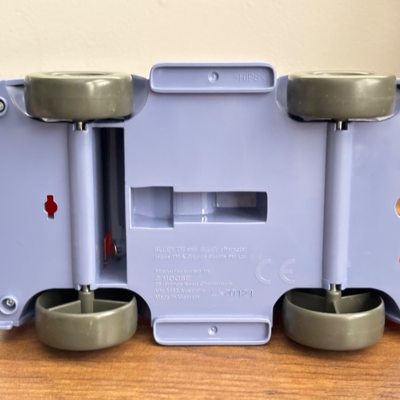 BLUEY HEELER 4WD FAMILY VEHICLE Orange Jeep Toy Car Van Blue Surfboard OPENS! - Picture 13 of 14